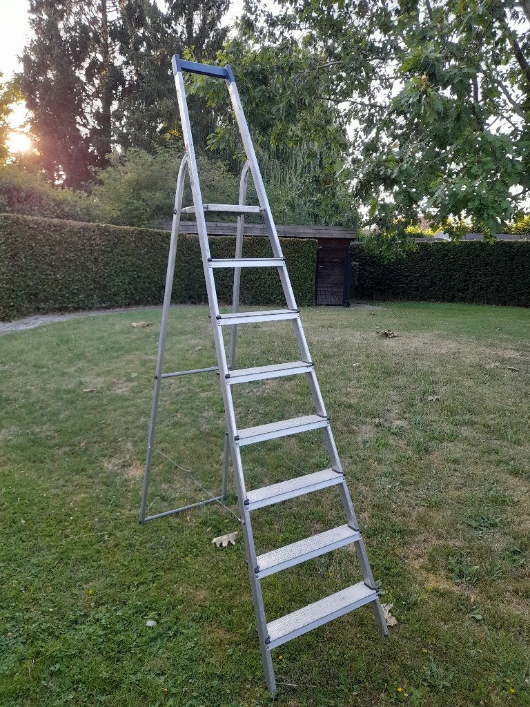 Échelle en aluminium à 8 marches., Bricolage & Construction, Échelles & Escaliers, 2 à 4 mètres, Pliable ou rétractable/escamotable