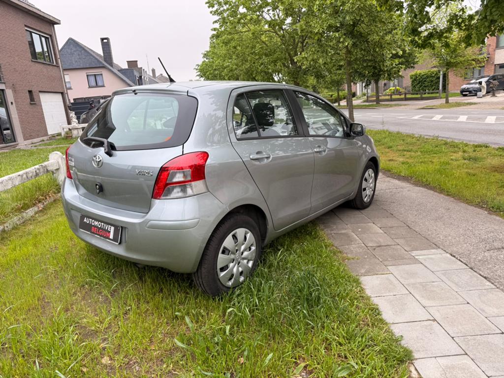 Toyota Yaris 1.3 Benzine Automaat -Slechts 07.000km, Autos, Toyota, Argent ou Gris, Achat, Entreprise, 5 portes