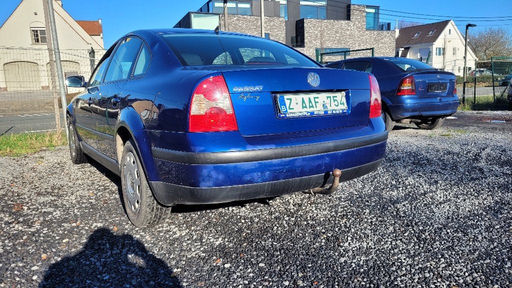 vw passat 1.6i AIRCO TREKHAAK euro 4 2002, Auto's, Voorwielaandrijving, Stof, 4 cilinders, Elektrische ramen