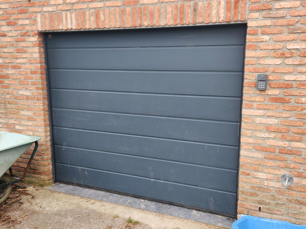 Porte sectionnelle Hormann 230L*190H, Bricolage & Construction, Volets, 200 cm ou plus, Gris, Fonctionnement électrique, Utilisé