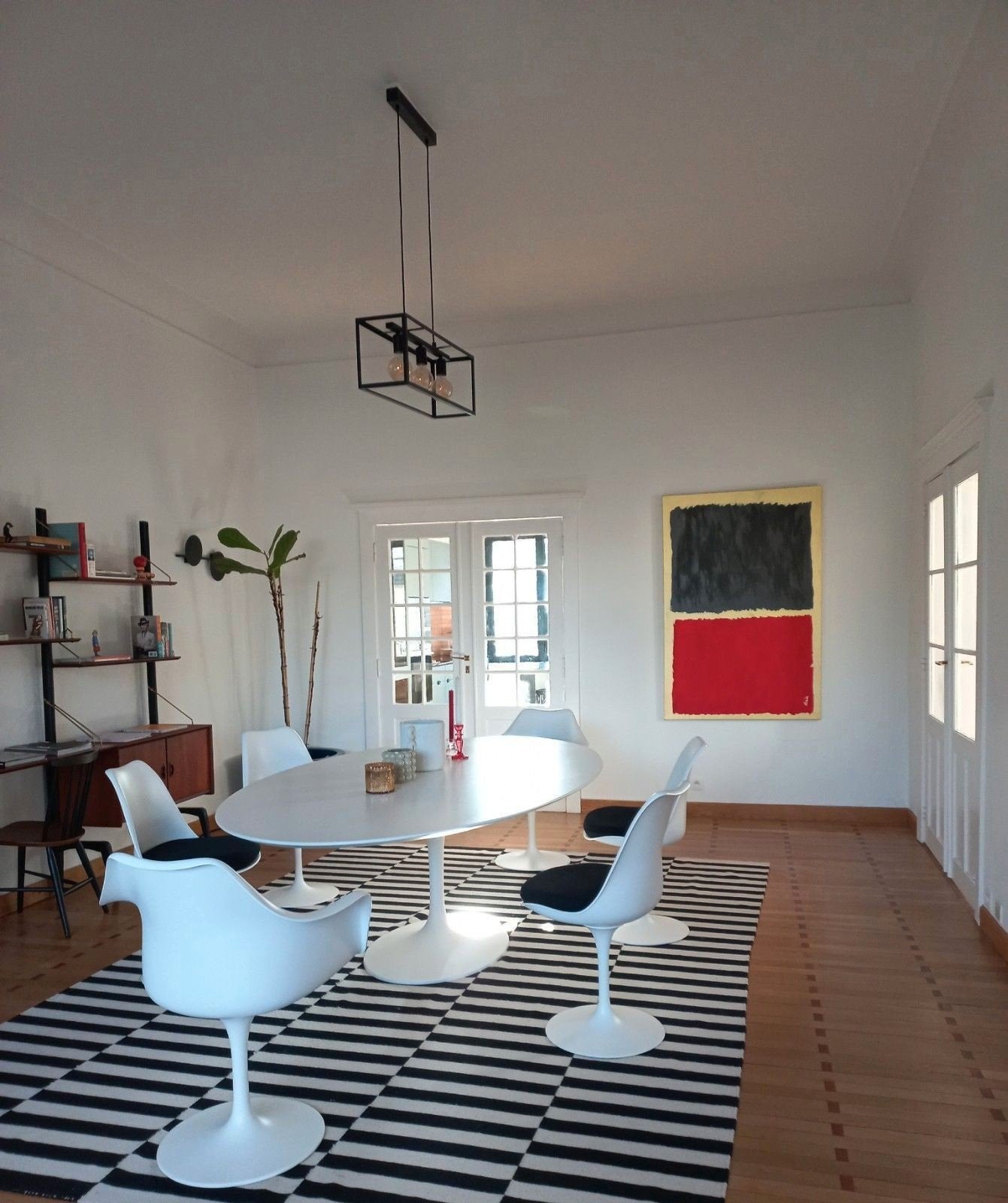 tables tulipes à l'extérieur chaises Eero Sarinen du milieu, Enlèvement ou Envoi