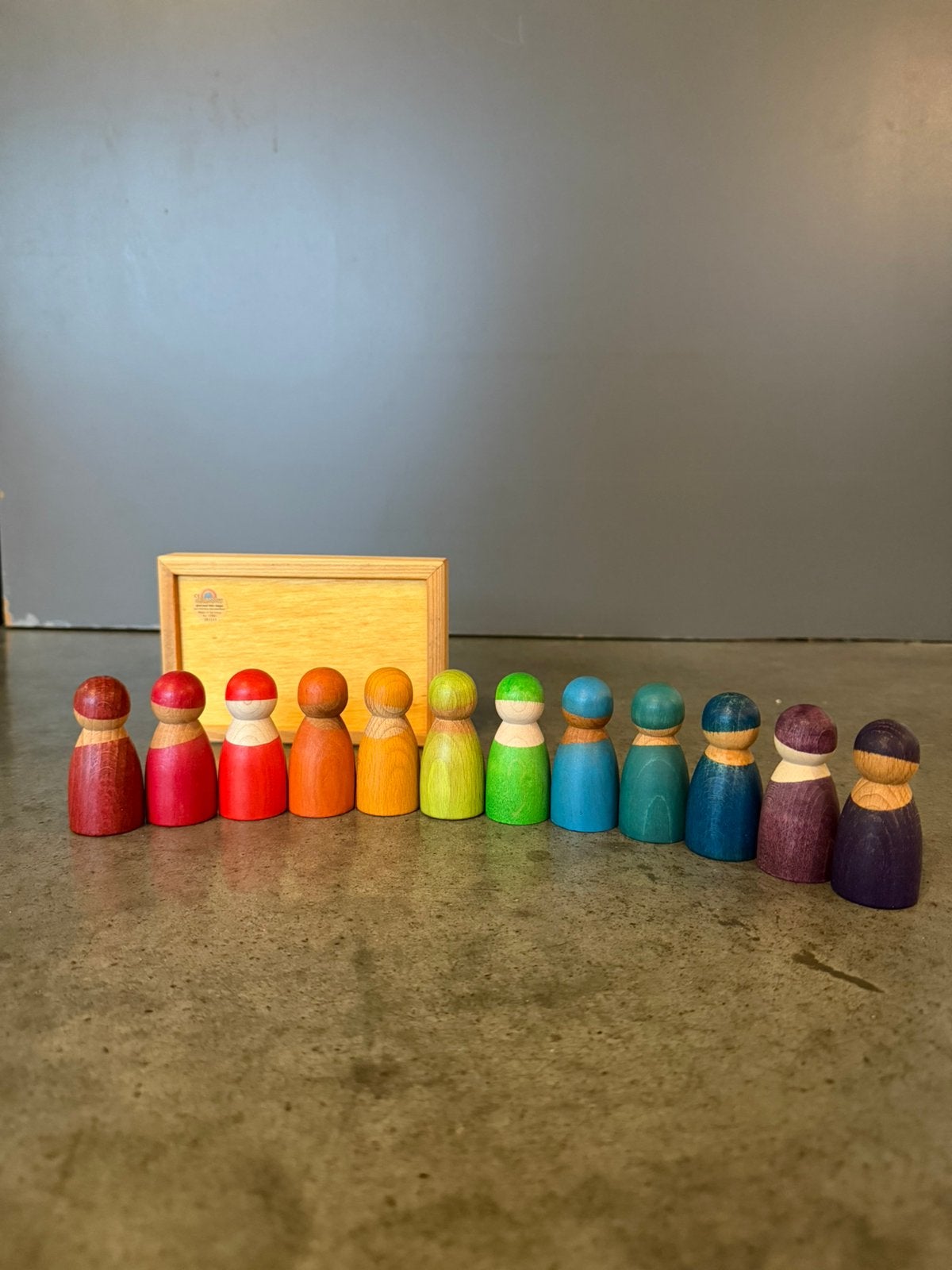 Grimm’s 12 houten vriendjes regenboog met houten bakje, Ophalen of Verzenden, Gebruikt