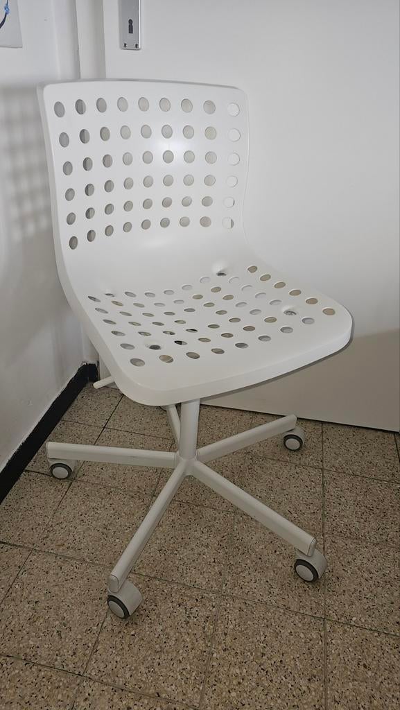 Chaise IKEA blanche