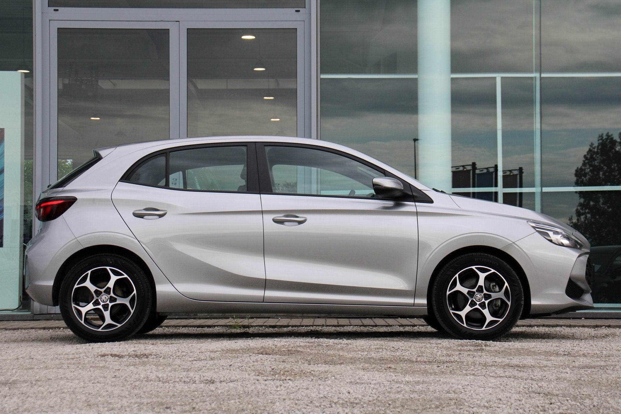 MG 3 1.5T M5 116 PK *CAM*APPLE/ANDROID*60M GARANTIE*, Auto's, Voorwielaandrijving, Stof, Gebruikt, 116 pk