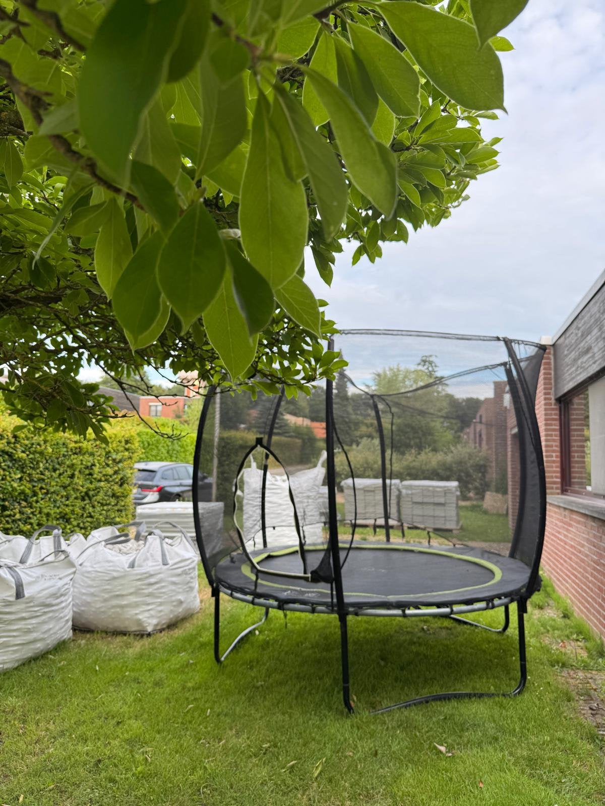 Trampoline met bescherming, Ophalen, Gebruikt