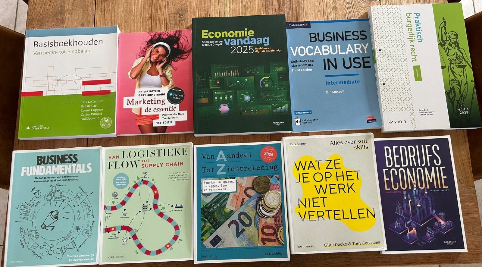 Boeken 1ste jaar bedrijfsmanagement!, Boeken, Ophalen of Verzenden, Zo goed als nieuw, Hogeschool