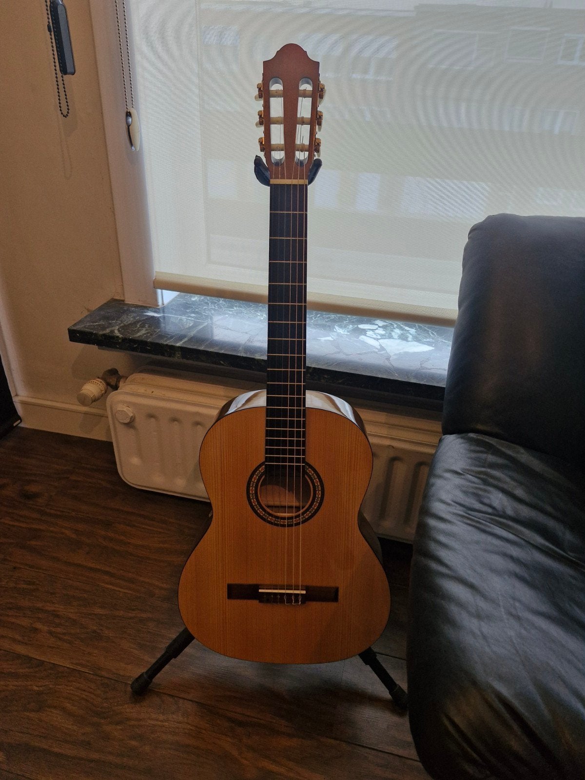 Linkshandige Classica 4/4 gitaar + hoes + stemapparaat, Ophalen, Zo goed als nieuw, Klassieke of Spaanse gitaar