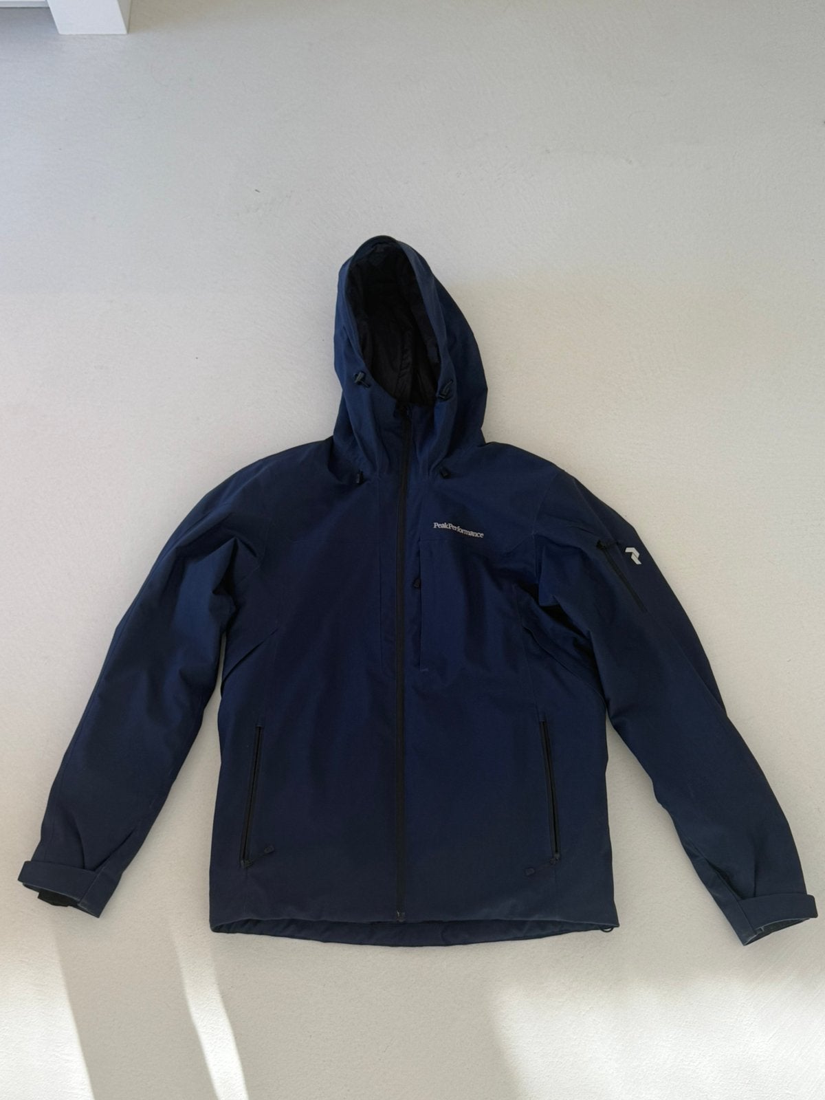 Peak Performance winterjas (marineblauw, maat M), Vêtements | Hommes, Enlèvement ou Envoi, Comme neuf, Taille 48/50 (M), Bleu