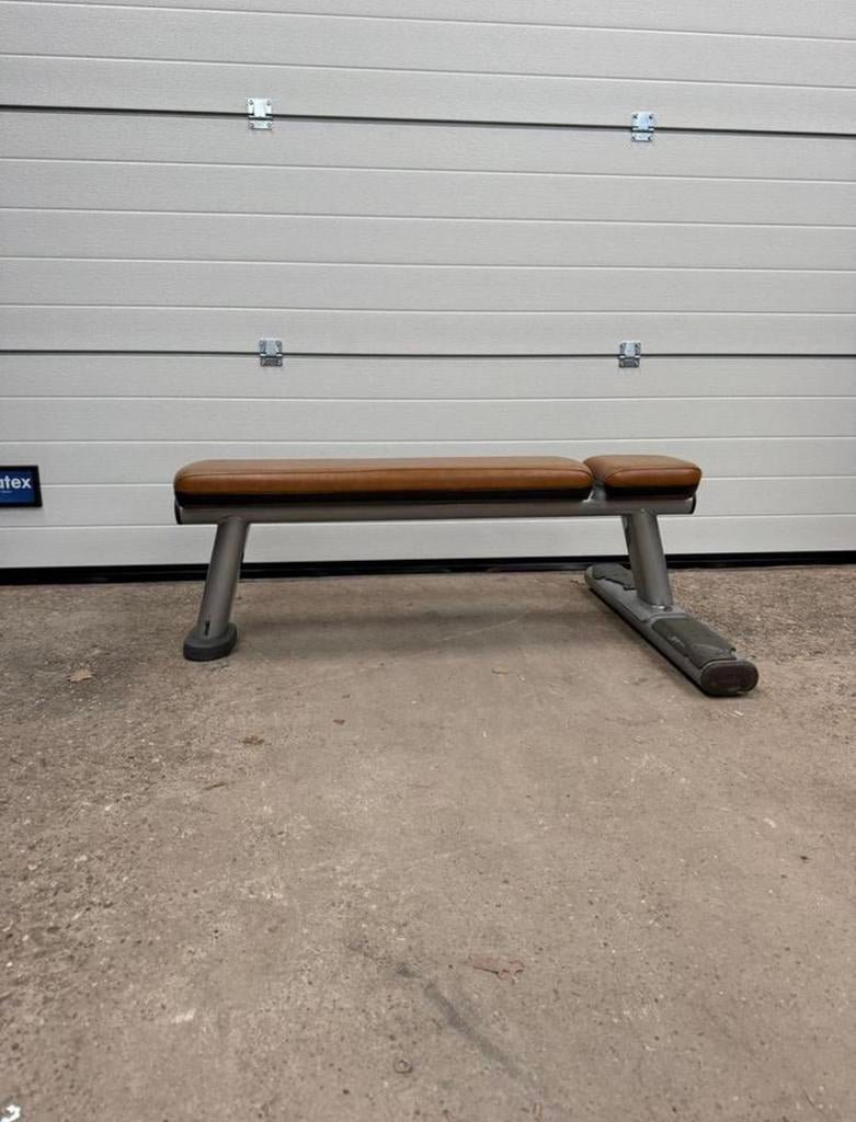 Life Fitness Flat bench / Benchpress / bankje, Sport en Fitness, Fitnessmaterialen, Ophalen, Gebruikt, Benen, Overige typen