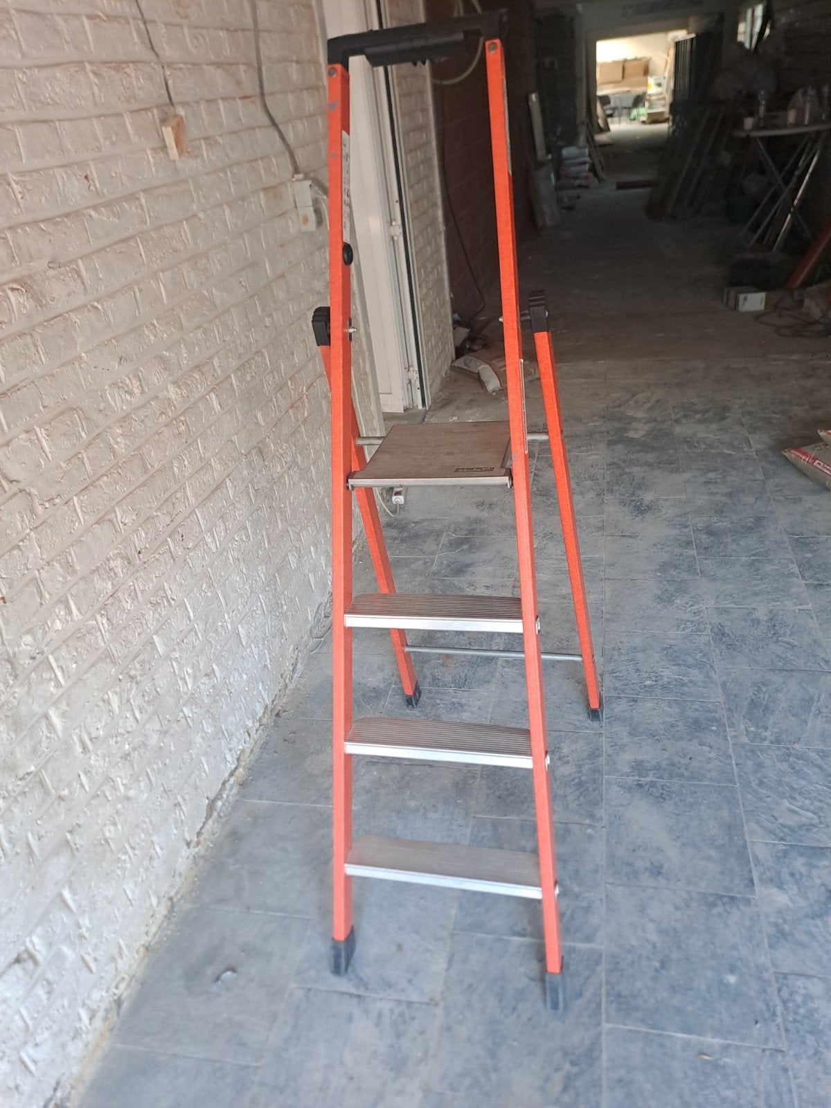 Escabelle isole en fibre(electricien)