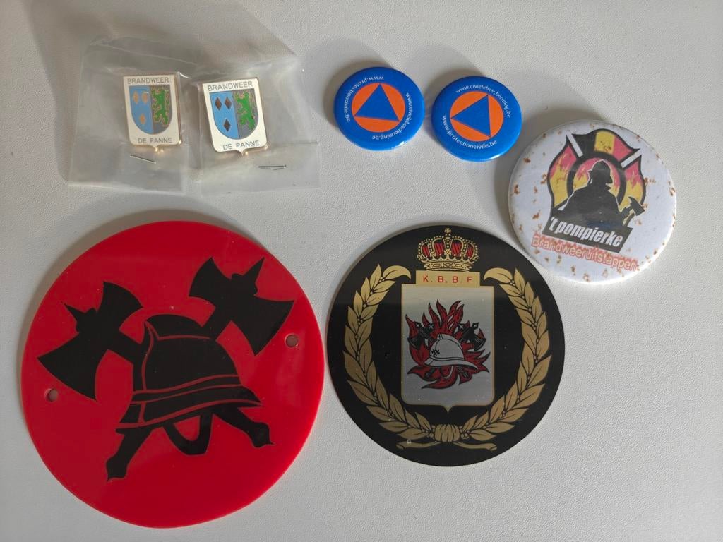 Lot brandweer: pins, plaat, Ophalen