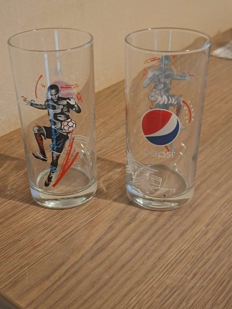 2 Verzamelglazen van Pepsi / Vincent Kompany, Enlèvement ou Envoi, Comme neuf, Ustensile