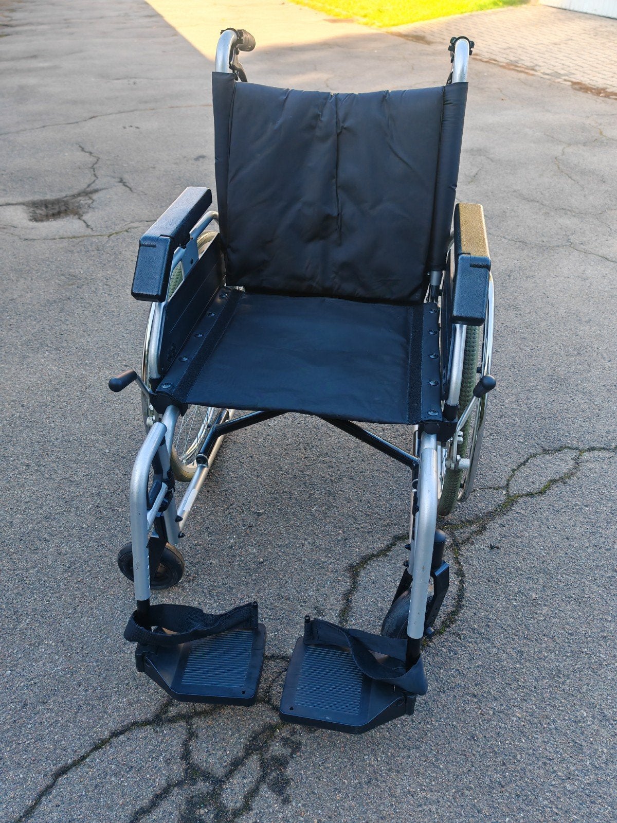 Fauteuil roulant en aluminium qualité allemande, Divers, Enlèvement, Pliant, Utilisé, Fauteuil roulant manuel