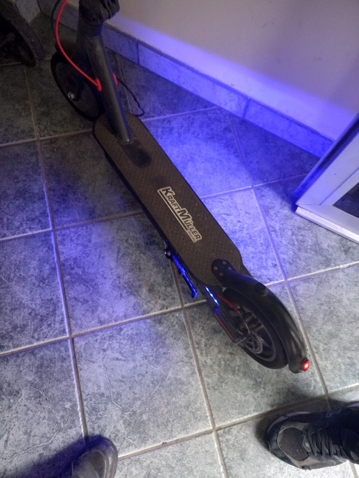 trotinette electrique kraft muller manque chargeur petit rep, Vélos & Vélomoteurs, Enlèvement
