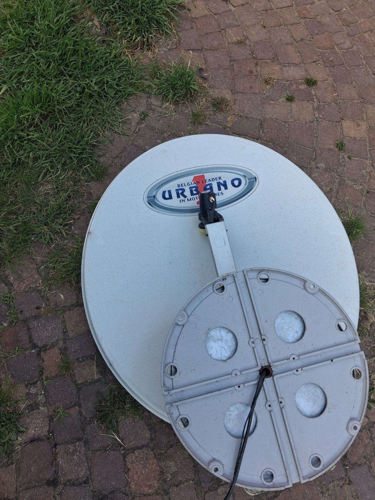 Satelliet van camper, Caravans en Kamperen, Ophalen