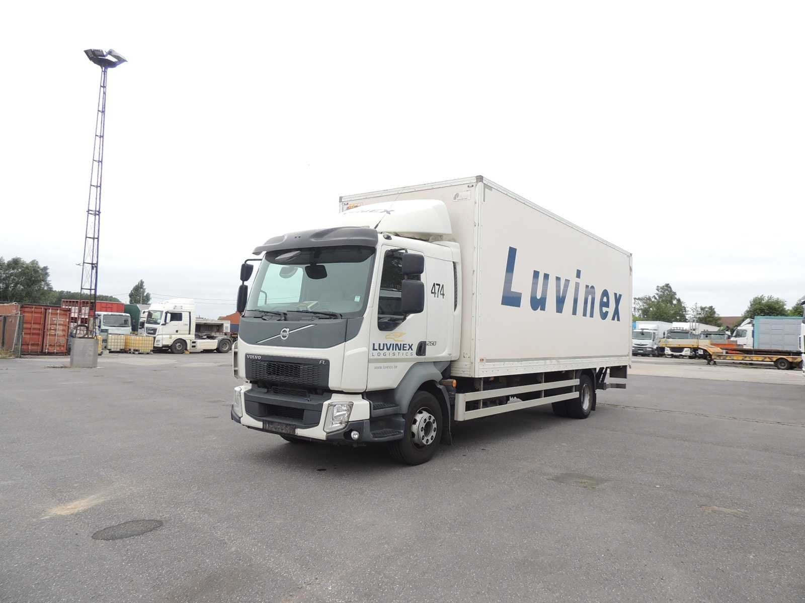 VOLVO - 2015 - FL250 BOÎTE - Camion, Autos, Achat, Euro 6, Entreprise, Autres carburants