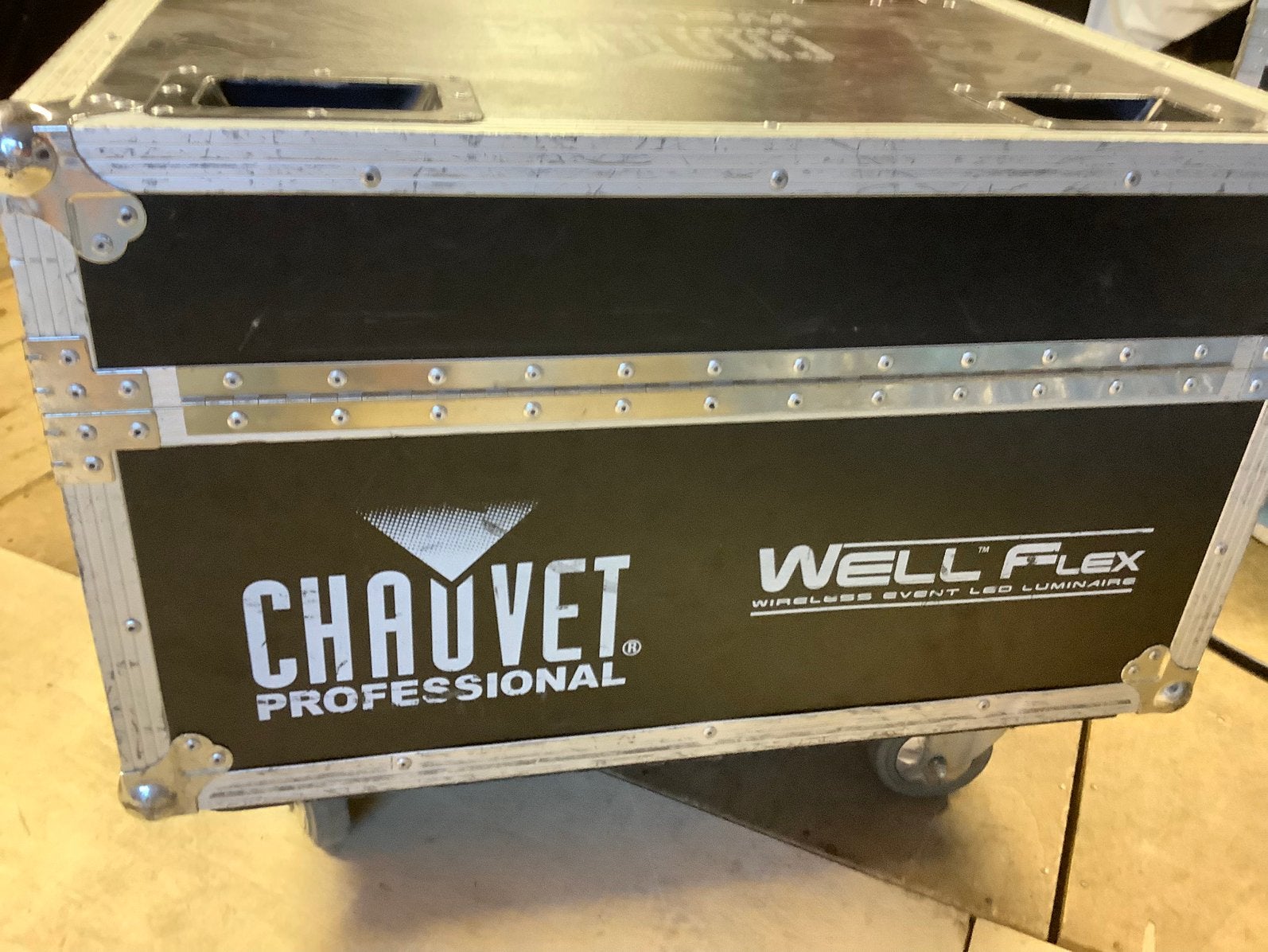 Oplaadstation voor chauvet welflexxg in fligthcase, Muziek en Instrumenten, Ophalen, Zo goed als nieuw