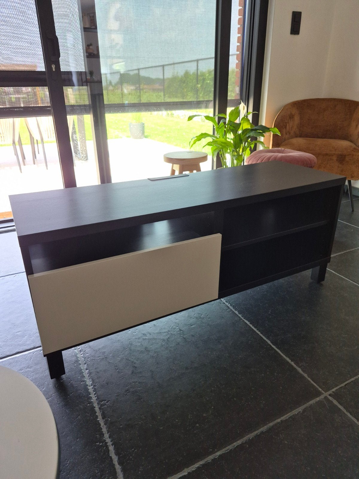 Tv kast, Ophalen