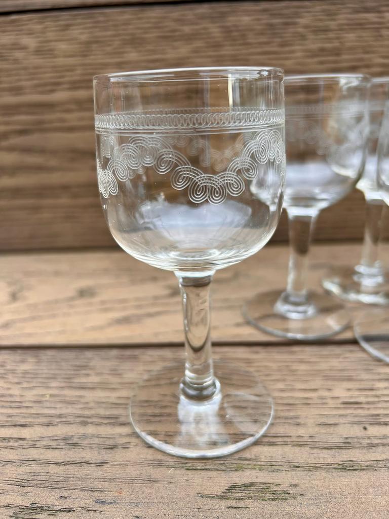 Ensemble de 4 verres à liqueur anciens en verre taillé, Enlèvement ou Envoi