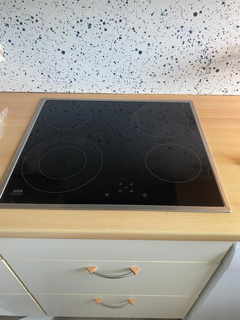 Plaques de cuisson AEG VITROCÉRAMIQUE, Electroménager, Tables de cuisson, 4 zones de cuisson, Encastré, Enlèvement, Utilisé