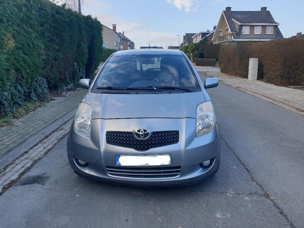 Toyota yaris 1.3i Klaar voor registratie, Auto's, Voorwielaandrijving, 1299 cc, Stof, Zwart