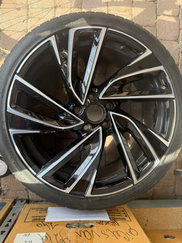 Golf 8 gti velg met pirelli band 19 inch 1 velg, Ophalen, Gebruikt