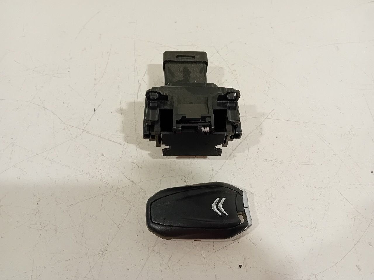 Contactslot + sleutel Citroën C4, Onderdelen@venauto.nl, Van der Ven Autorecycling B.V., Ettenseweg 76, 4706 PB Roosendaal, The Netherlands