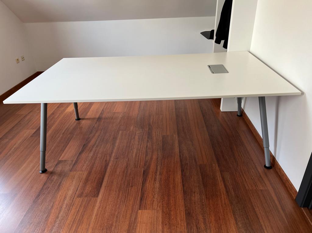 Bureau / computer tafel Ikea  wit 195x110, Bureau d'ordinateur, Comme neuf, Enlèvement, 110 cm