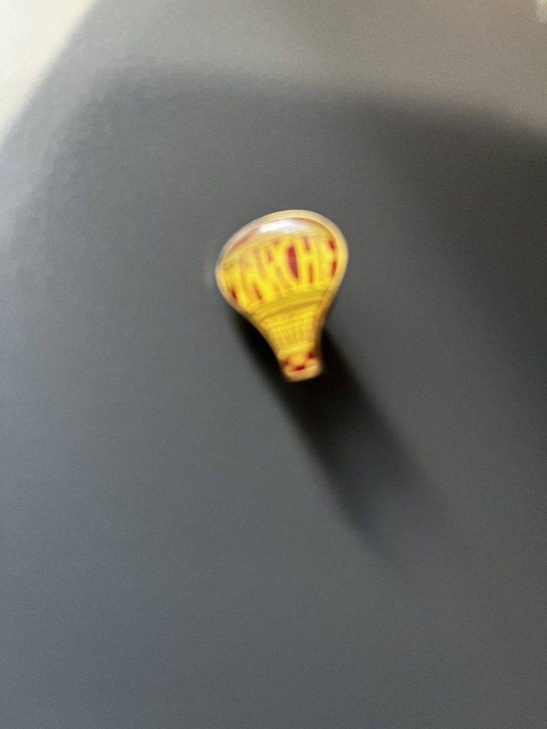 Pins, Collections, Enlèvement