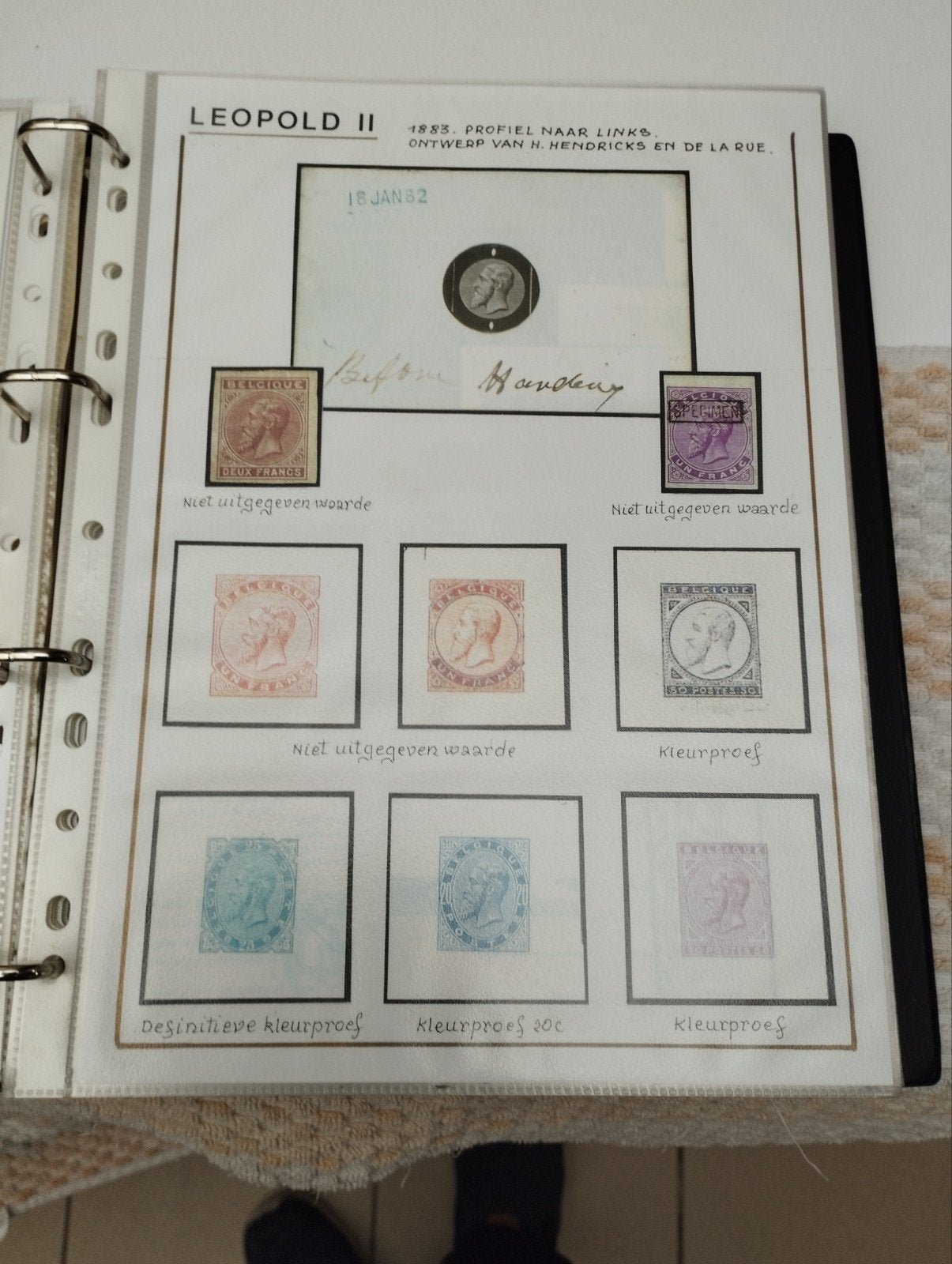 Een albumblad met postzegels erop over Leopold 2 namaak kleu, Ophalen