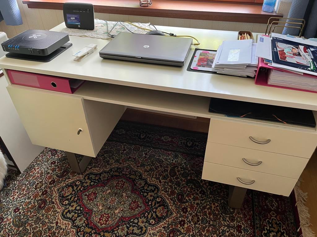 Bureau et chaise de bureau, Enlèvement, Avec tiroirs, Comme neuf, Rouge