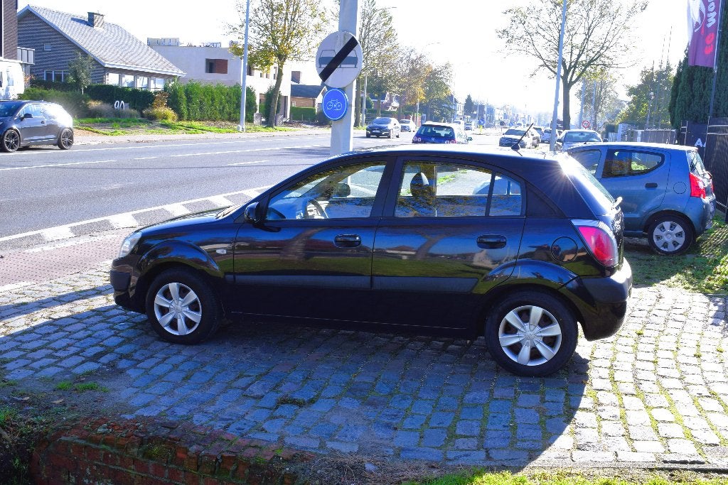Kia Rio 1.4i/Benzine/AIRCO/HISTORY, Auto's, Voorwielaandrijving, Stof, Zwart, 4 cilinders
