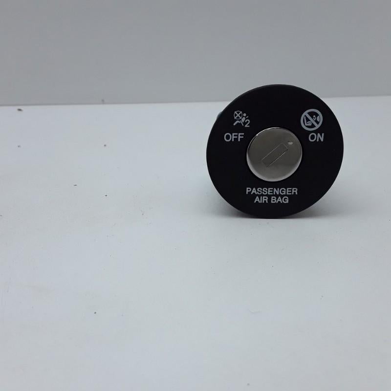 AUX/USB POORT Kia Stonic (YB) (01-2017/-) (|96120H8100|), Dhr. M. Roggen, Marinus@Japoto.nl, Stadsweg 37 37
9917 PV  WIRDUM GR., NL