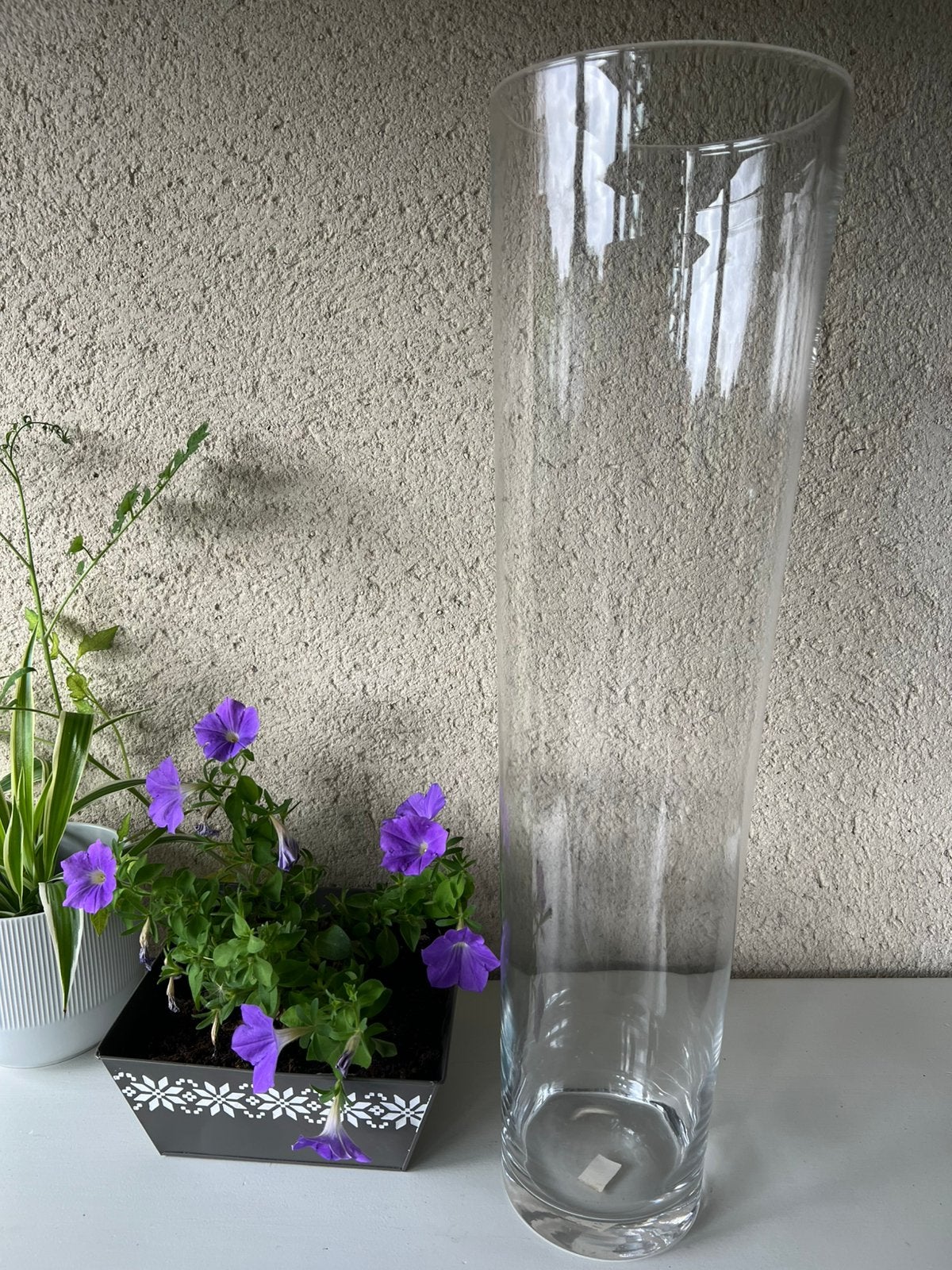 Hoge vaas, hoogte 69cm, dia 18cm. Bodem 14cm, Huis en Inrichting, Woonaccessoires | Vazen, Ophalen, 69 cm, Inclusief decoratie