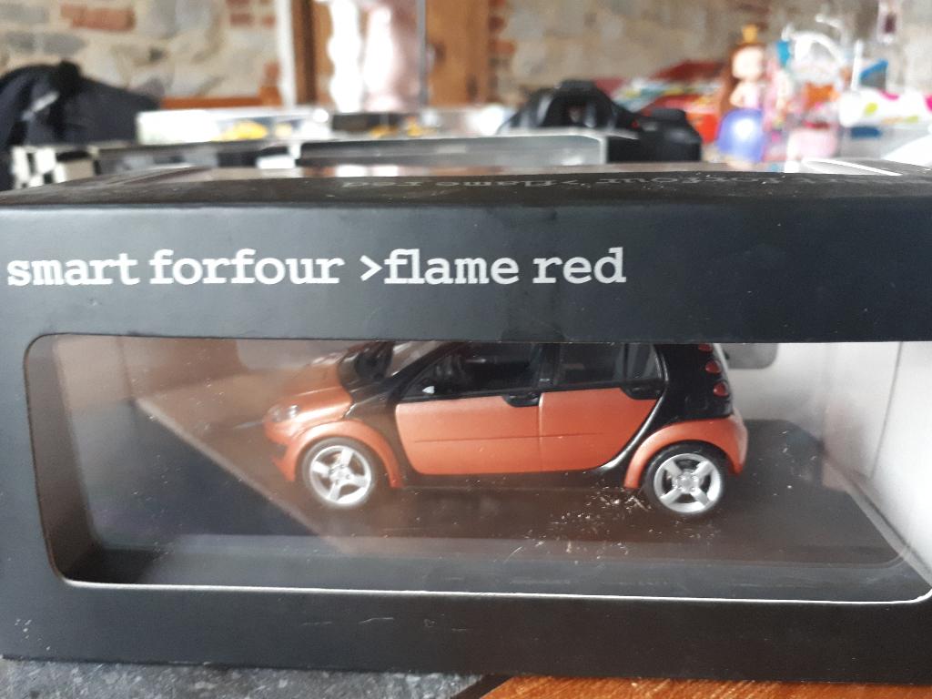 Schuco Smart Forfour Flame 1/43, Enlèvement ou Envoi, Neuf, Voiture, Schuco
