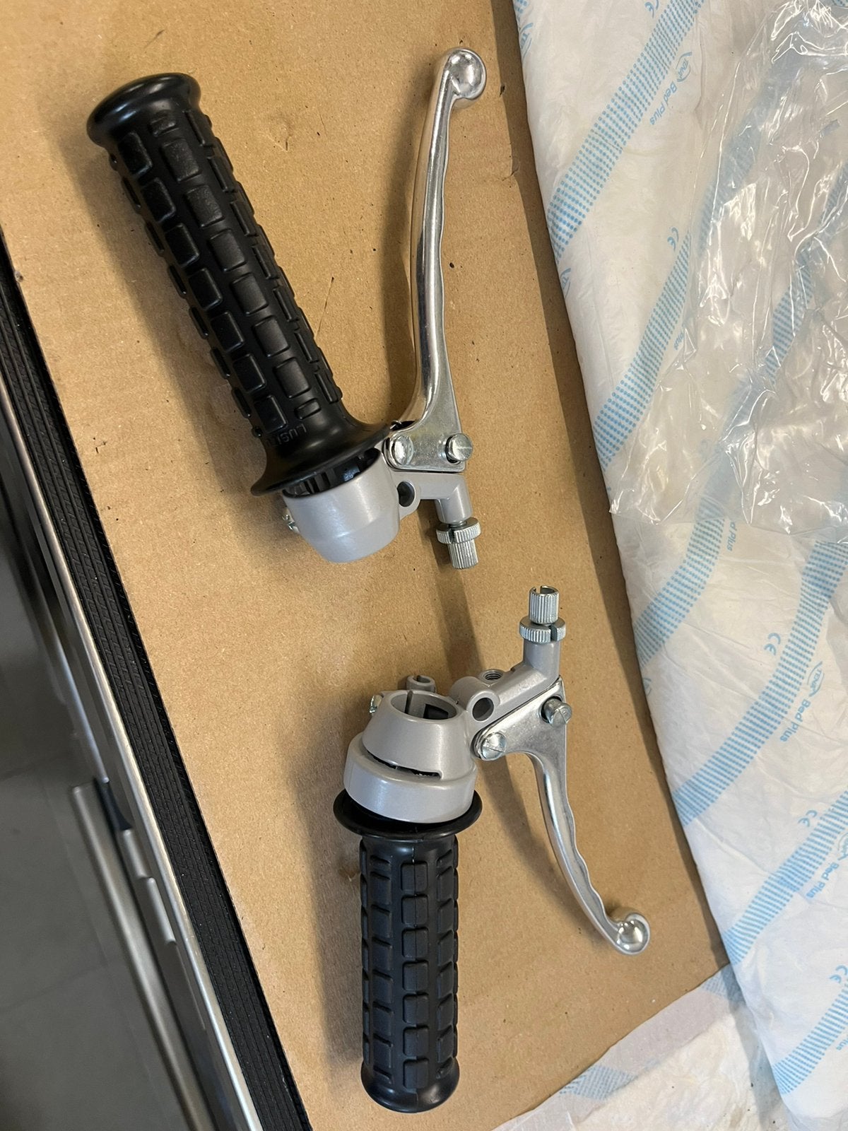 Complete set hendels en handvaten voor bromfiets - Nieuw!, Ophalen of Verzenden, Zo goed als nieuw