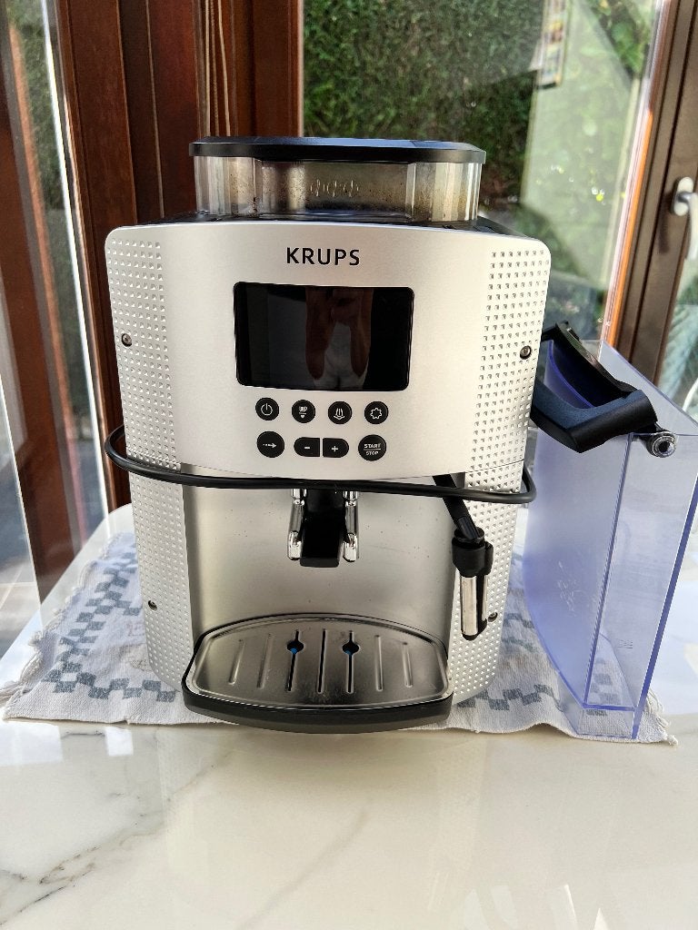 Machine à café Krups, Machine à espresso, Réservoir d'eau amovible, Café en grains, 2 à 4 tasses