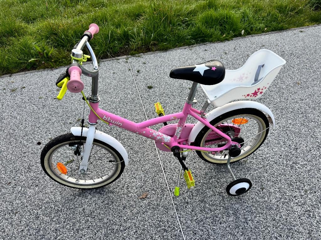 B'Twin 16 inch Princess kinderfiets + poppenzitje, Fietsen en Brommers, Fietsen | Kinderfietsjes, Zo goed als nieuw, 16 tot 20 inch