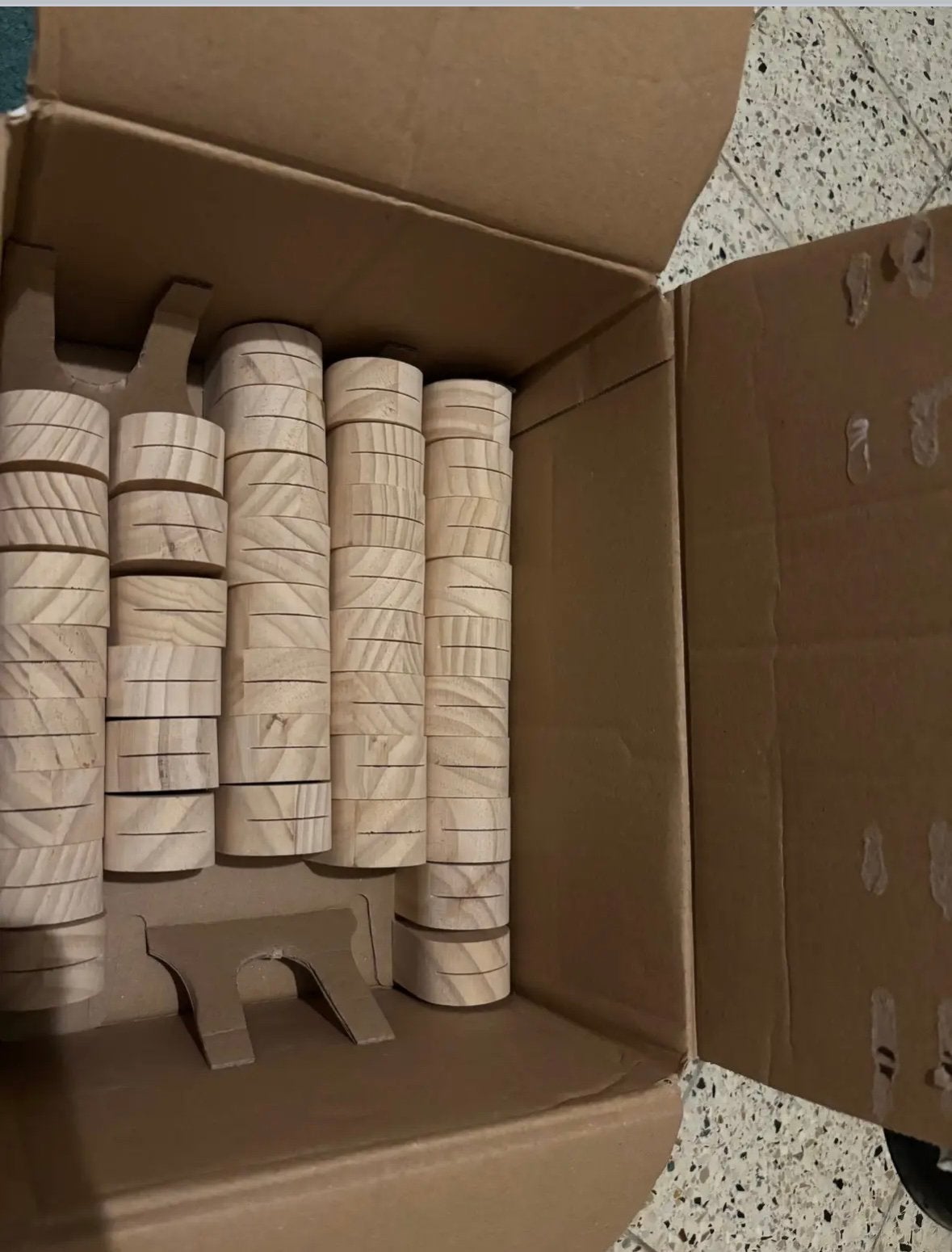 Support en bois pour carton / papier, Enlèvement, Comme neuf