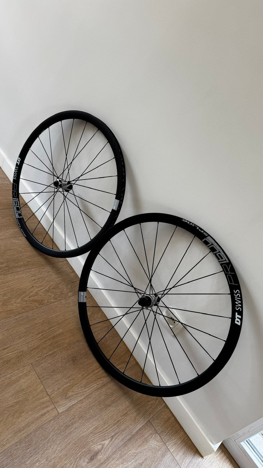 DT Swiss PR 1600 Spline 32mm, Vélos & Vélomoteurs, Enlèvement, Comme neuf