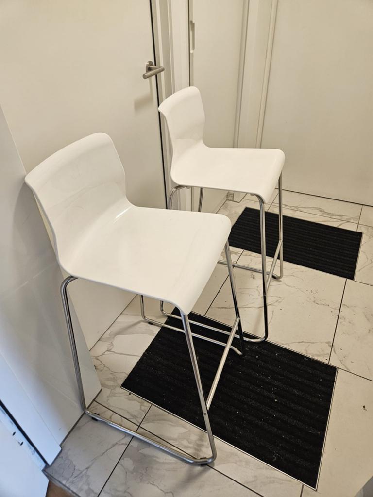 Witte barkrukken Ikea te koop. Perfect voor een keukeneiland, Ophalen