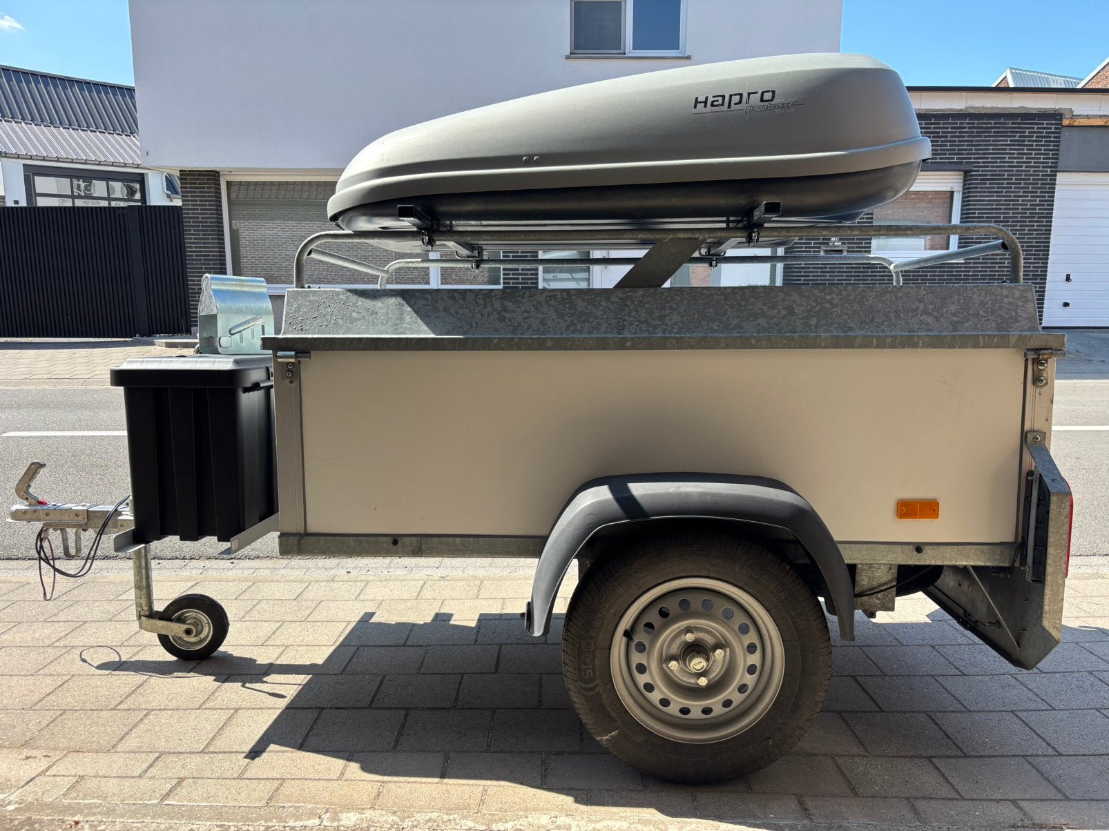 Gesloten aanhangwagen 750 kg + dakkoffer en dakdragers, Ophalen, Gebruikt