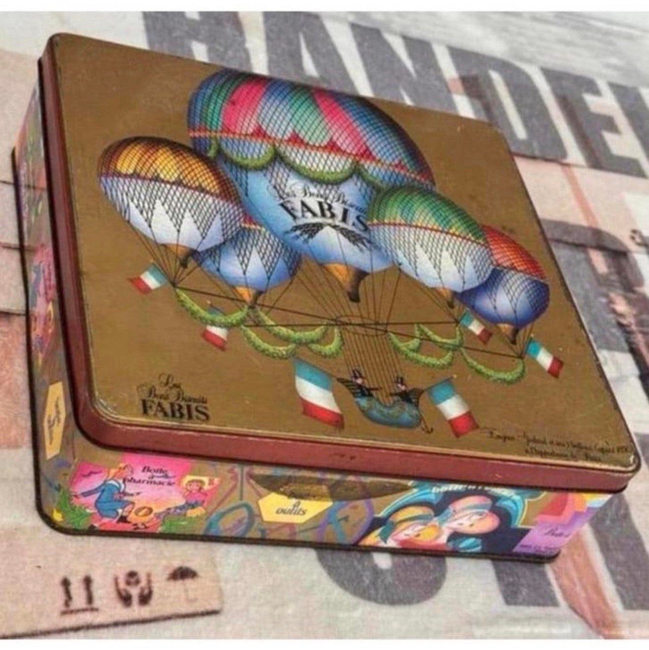Boîte en étain vintage 1970 - Biscuits en montgolfière Fabis, Enlèvement ou Envoi, Comme neuf, Biscuits