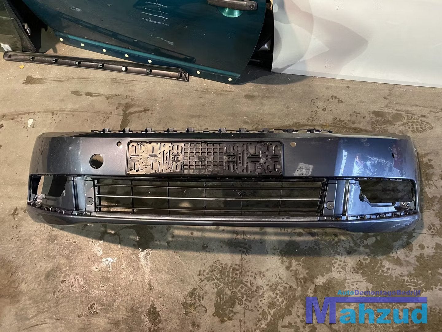 VW Passat 362 grijs voorbumper met pdc, Gebruikt, Volkswagen AG, Vw@volkswagen.de, Bumper