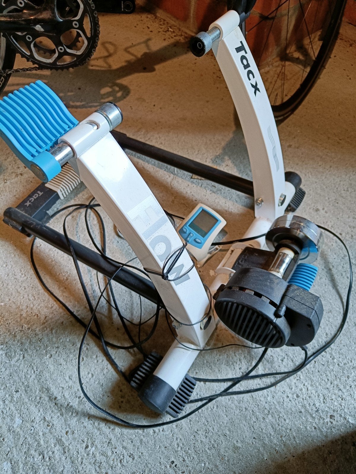 Tacx, Enlèvement