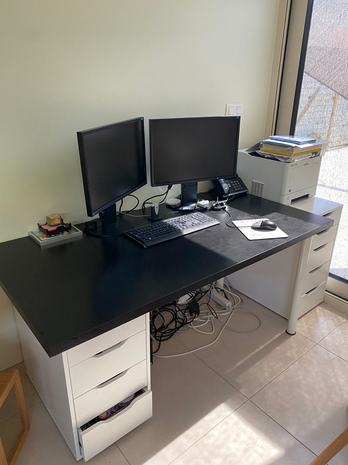Bureau noir avec tiroirs - Idéal pour le bureau à domicile, Enlèvement, Espace de rangement, Utilisé, Noir