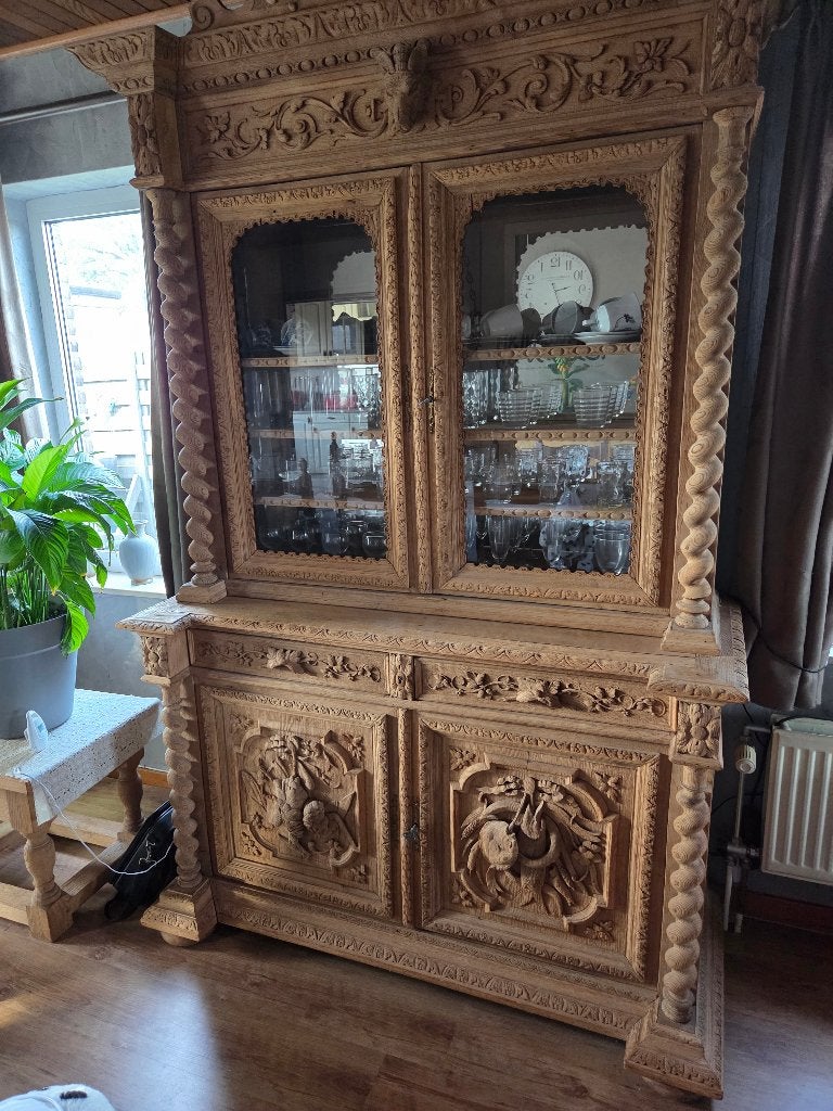 Zeer mooie antieke kast met hout snijwerk., Ophalen