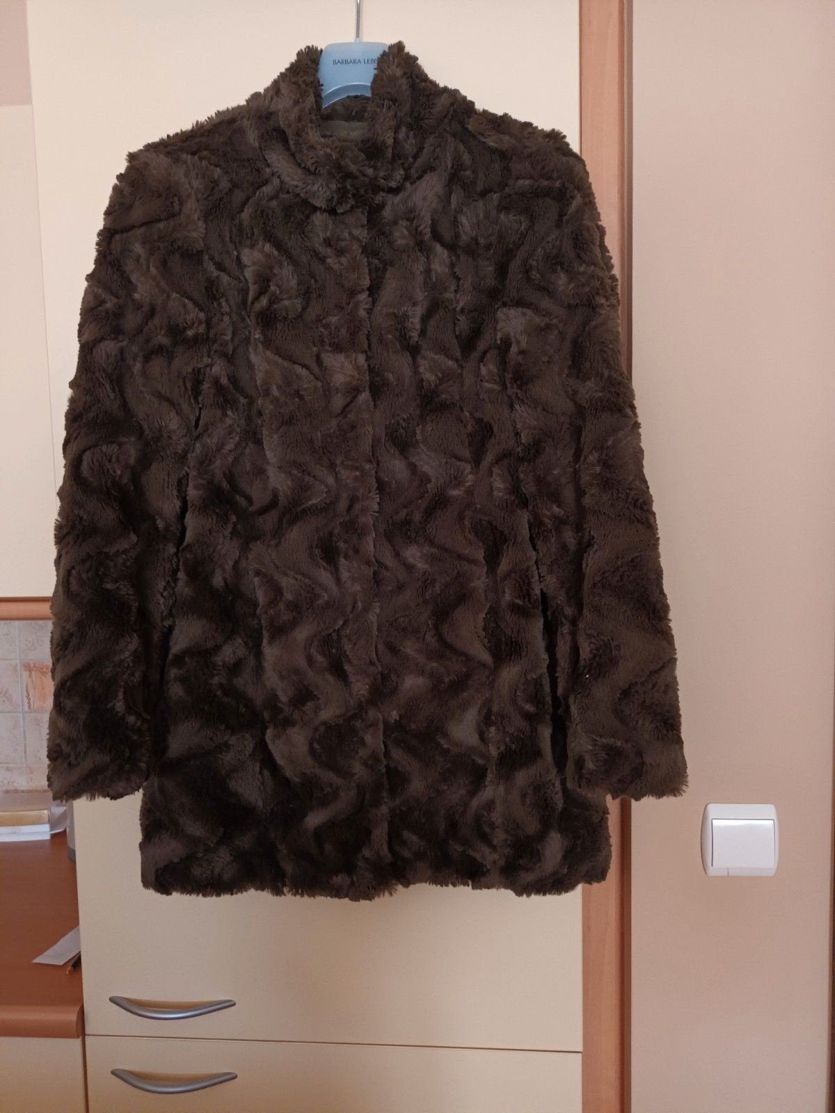 nouvelle veste d'hiver en fausse fourrure, Enlèvement ou Envoi, Taille 42/44 (L)