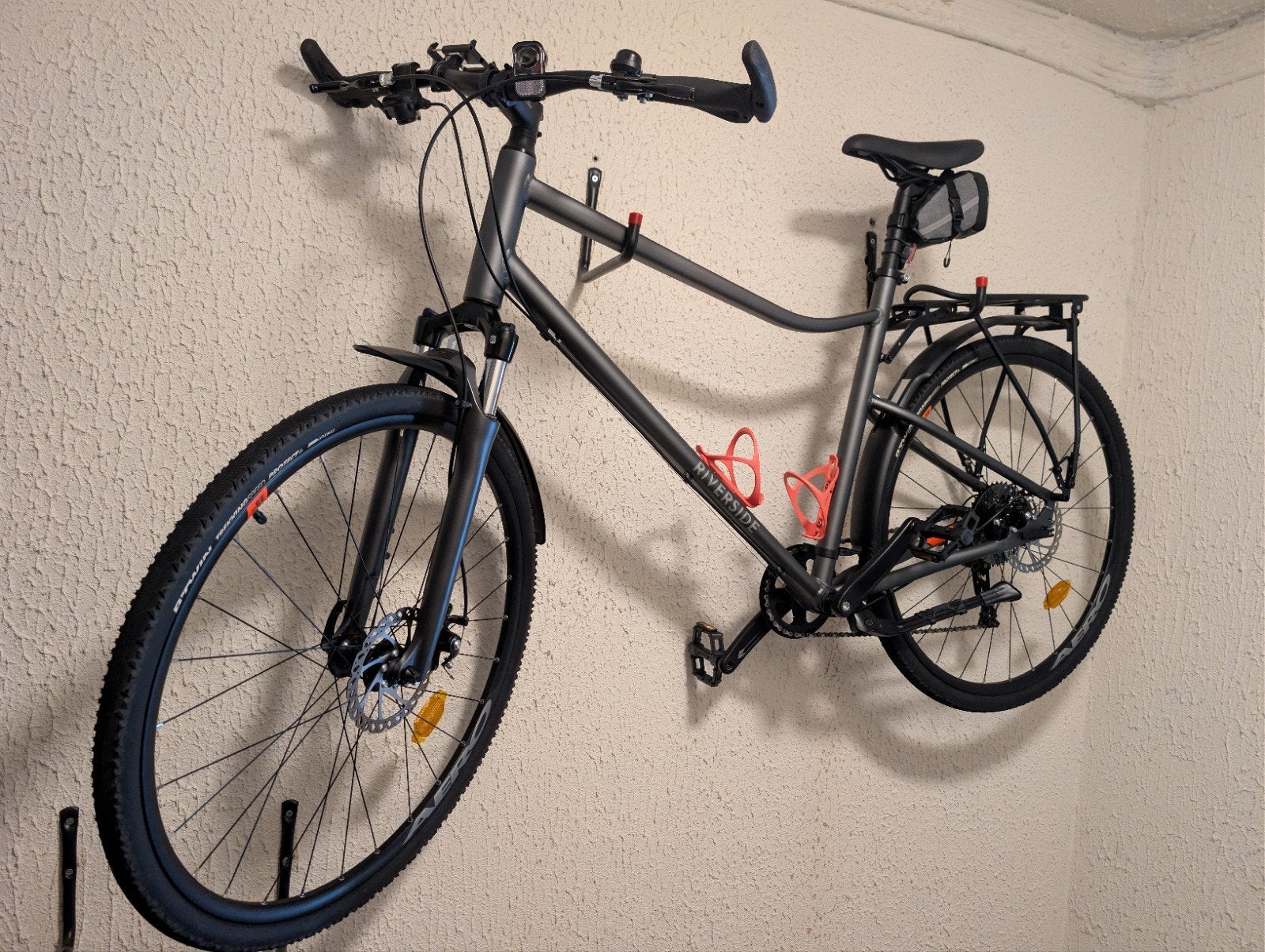 VELO TOUT CHEMIN RIVERSIDE 700 GRIS & ORANGE -