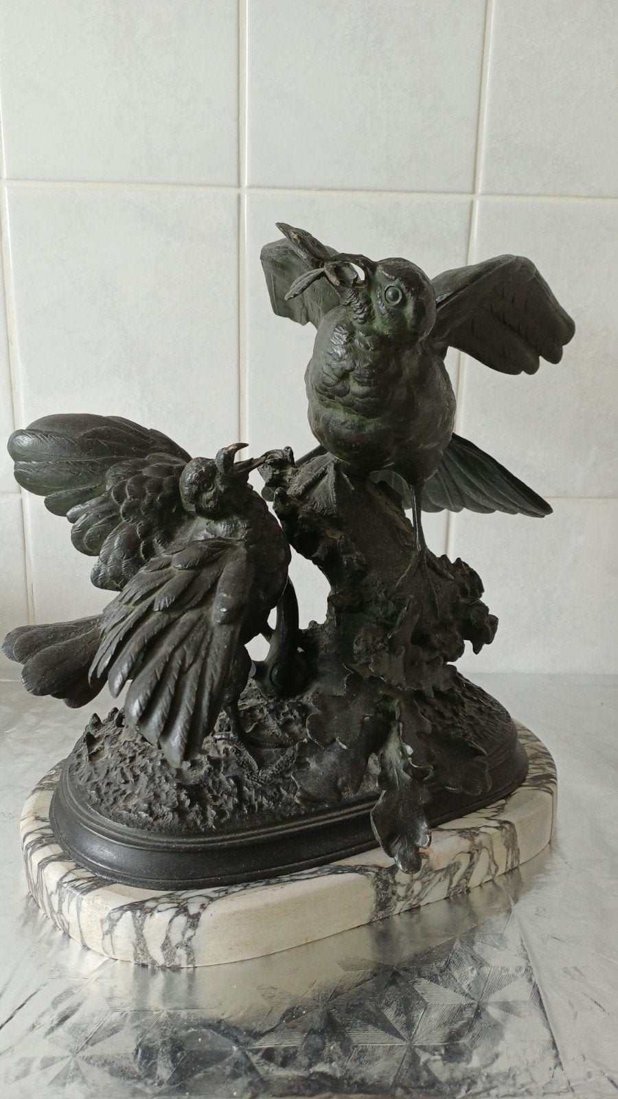Statue en bronze avec 2 tourterelles, Antiquités & Art, Antiquités | Bronze & Cuivre, Enlèvement